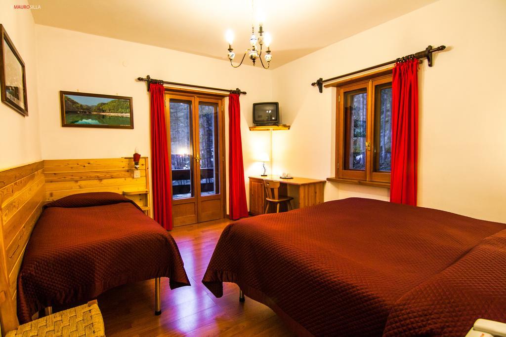 Hotel Garni Mille Pini Scanno Zimmer foto